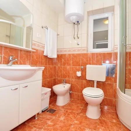 With Wifi - 13358 Apartment Split