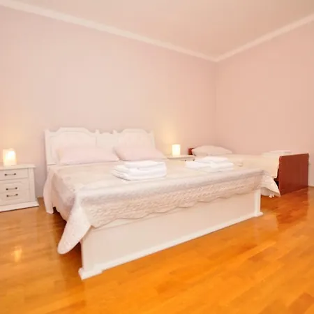 Apartment With Wifi - 13358 *